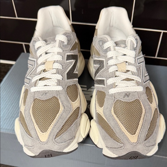 New Balance 9060!  Sold out everywhere! Women’s 9.5, Men’s 8.  Unisex shoe - Picture 5 of 11
